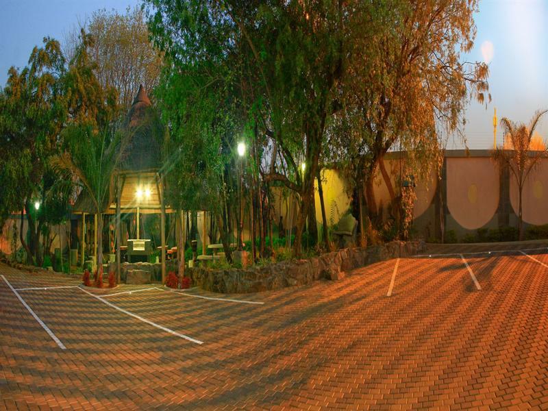 Eco Park Lodge Центурион Екстериор снимка